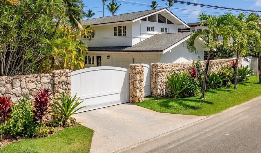 1018 Mokulua Dr, Kailua, HI 96734 - 10 Beds, 9 Bath