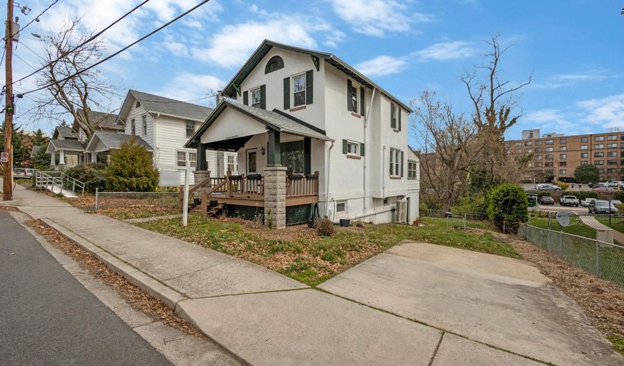 1943 N CLEVELAND St, Arlington, VA 22201 - 3 Beds, 1 Bath