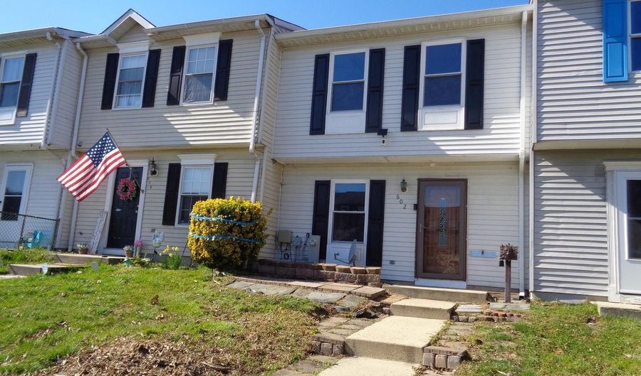 602 KITTENDALE Cir, Middle River, MD 21220 - 3 Beds, 2 Bath