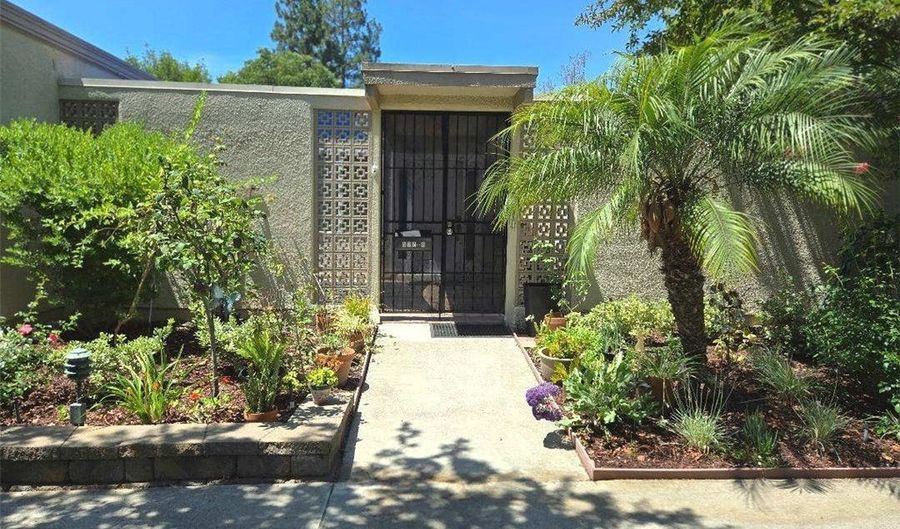 572 Avenida Sevilla B, Laguna Woods, CA 92637 - 2 Beds, 2 Bath