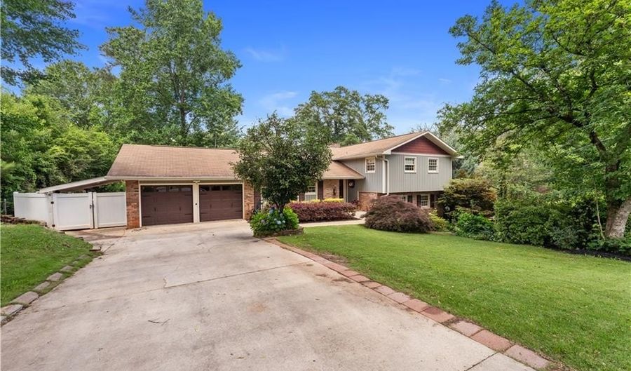212 REDWOOD Ct, Auburn, AL 36830 - 5 Beds, 4 Bath