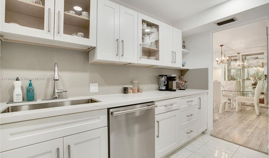 20301 W Country Club Dr 526, Aventura, FL 33180 - 2 Beds, 2 Bath