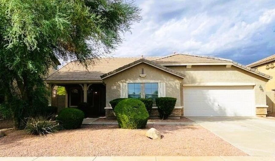 6914 S OPAL Dr, Chandler, AZ 85249 - 4 Beds, 2 Bath