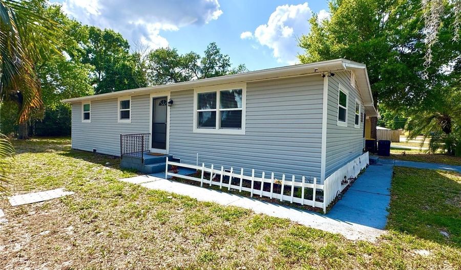 111 NE PALENCIA Rd, Auburndale, FL 33823 - 3 Beds, 2 Bath