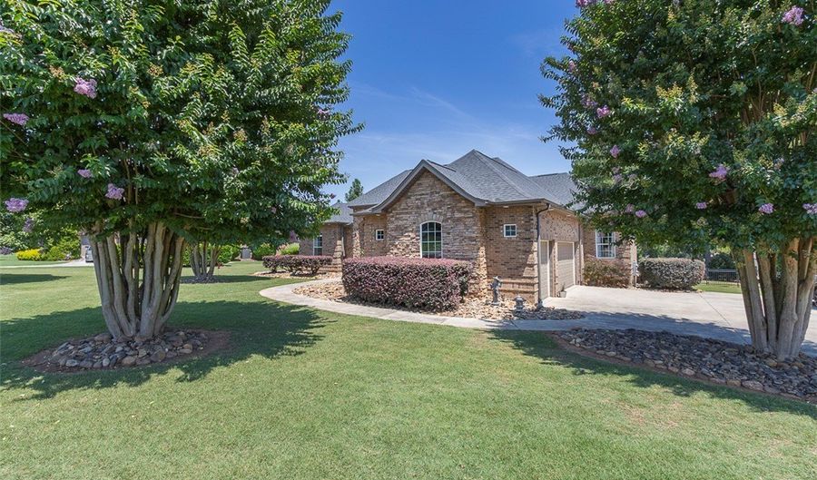 107 Chetwood Dr, Anderson, SC 29621 - 4 Beds, 3 Bath