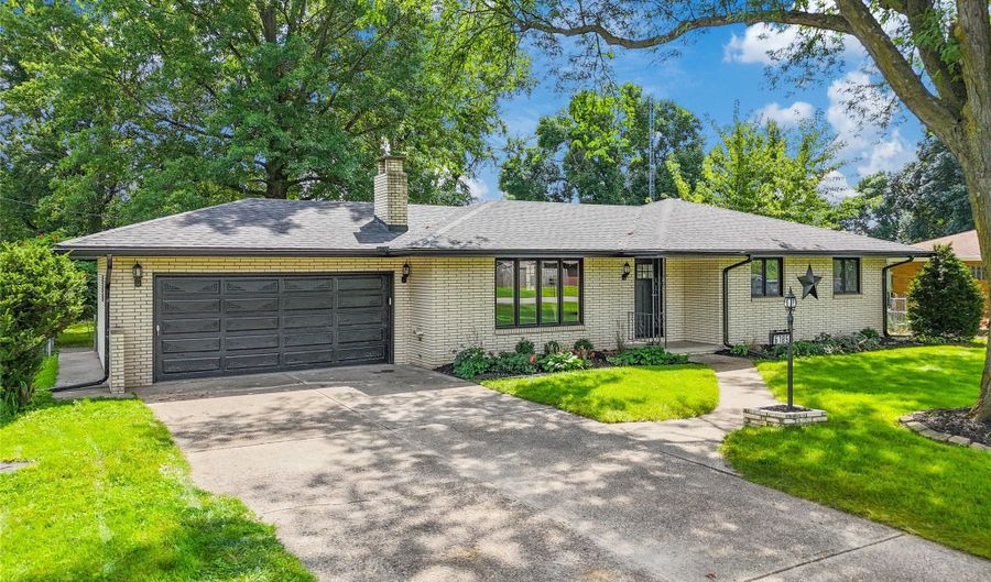 6785 NW 10th St, Des Moines, IA 50313 - 3 Beds, 3 Bath