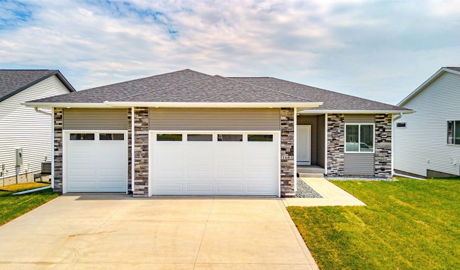 1683 20th Ave SE, Altoona, IA 50009 - 4 Beds, 3 Bath