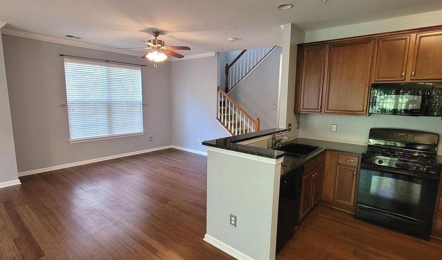43840 HICKORY CORNER Ter 114, Ashburn, VA 20147 - 2 Beds, 4 Bath