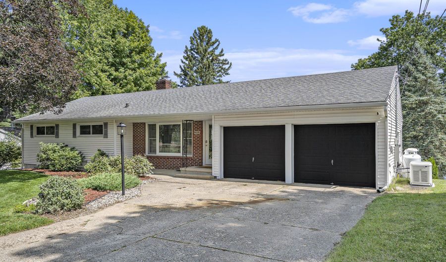 3509 Lake Allegan Dr, Allegan, MI 49010 - 4 Beds, 2 Bath