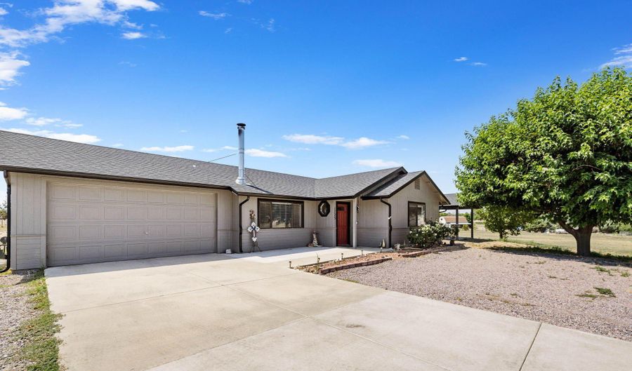 1725 W Bumblebee Dr, Chino Valley, AZ 86323 - 3 Beds, 3 Bath