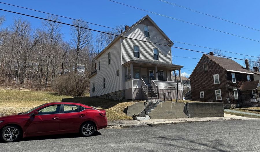 418 High St, Berlin, NH 03570 - 3 Beds, 1 Bath