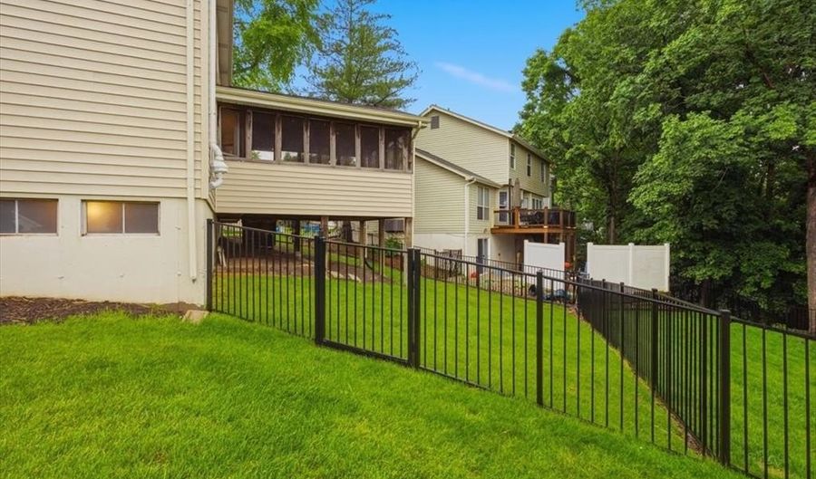 20 Greystoke Ct, Ballwin, MO 63021 - 5 Beds, 4 Bath