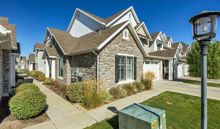 296 S 600 W, Centerville, UT 84014 - 3 Beds, 3 Bath