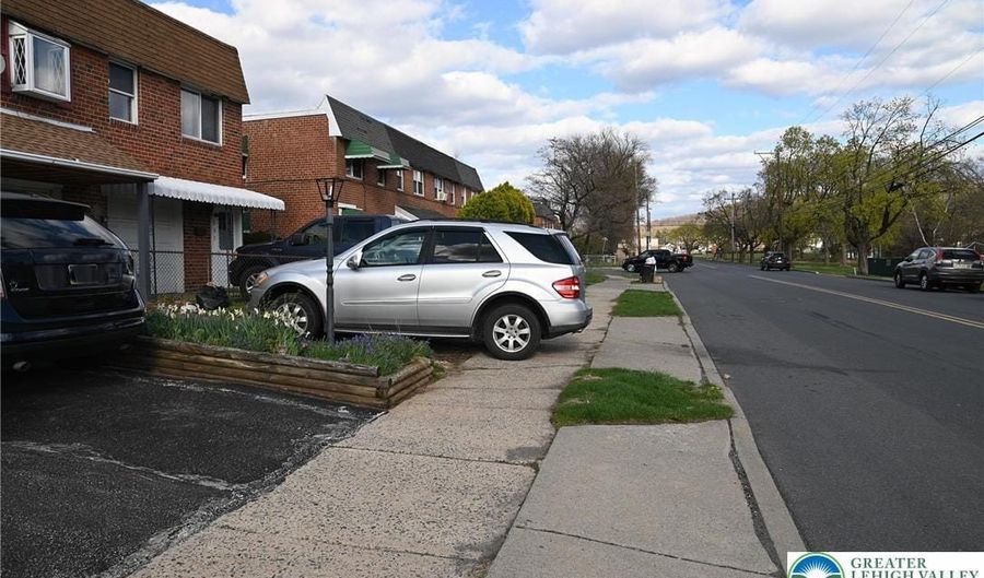 639 Dixon St, Allentown, PA 18103 - 4 Beds, 2 Bath