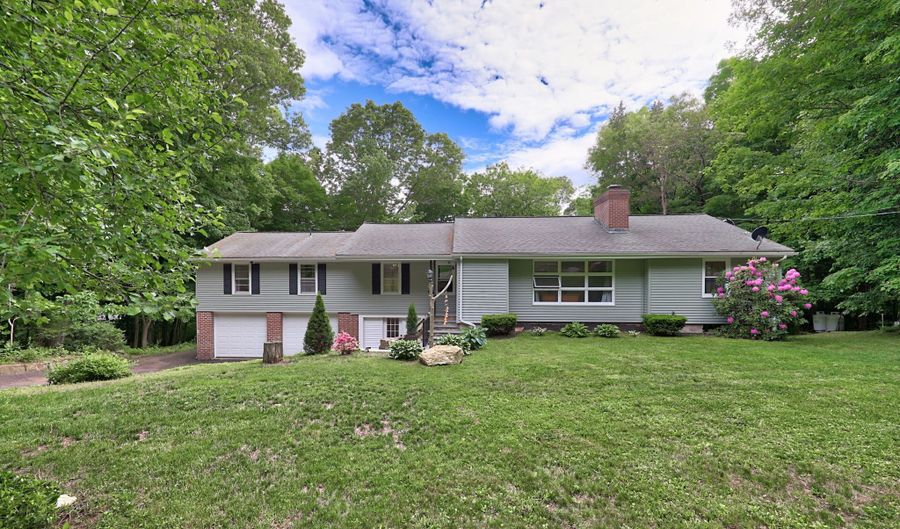 37 Anella Dr, Bethany, CT 06524 - 3 Beds, 2 Bath