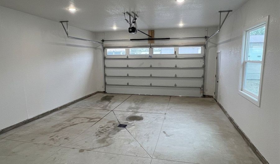 820 Spark Ave, Albert Lea, MN 56007 - 3 Beds, 2 Bath