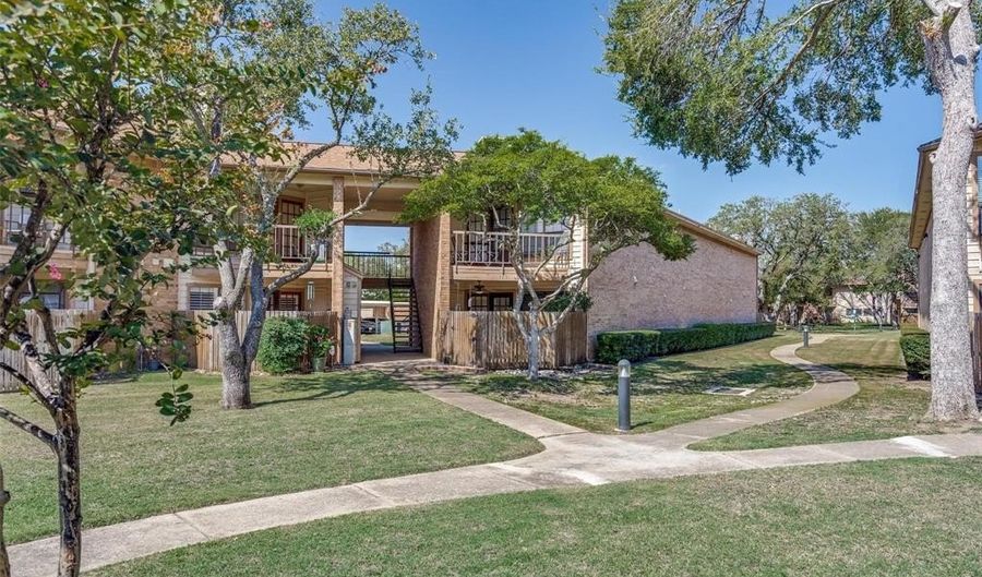 16301 Ledgemont Ln 262, Addison, TX 75001 - 2 Beds, 2 Bath