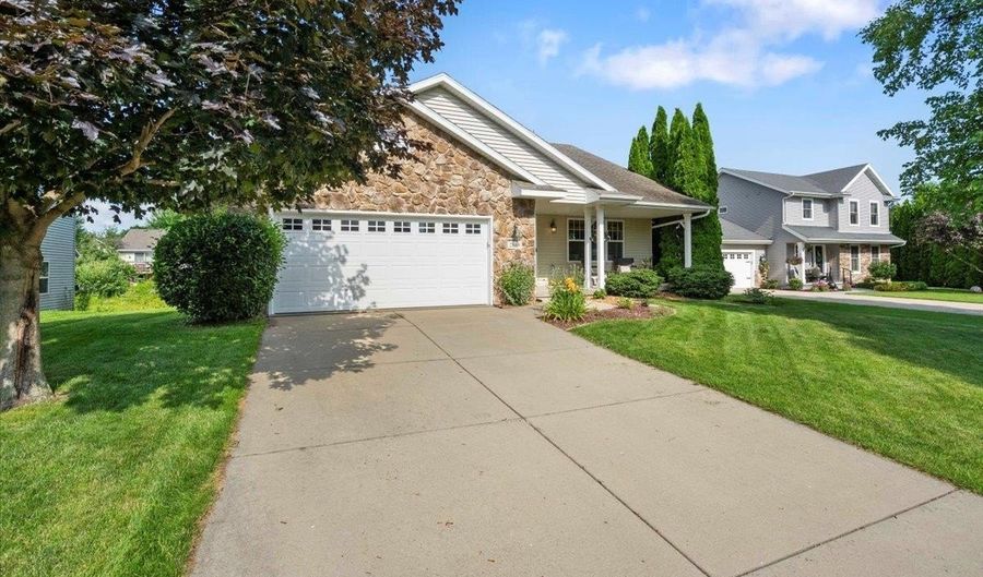 2869 Larkspur Ln, Fitchburg, WI 53711 - 4 Beds, 3 Bath