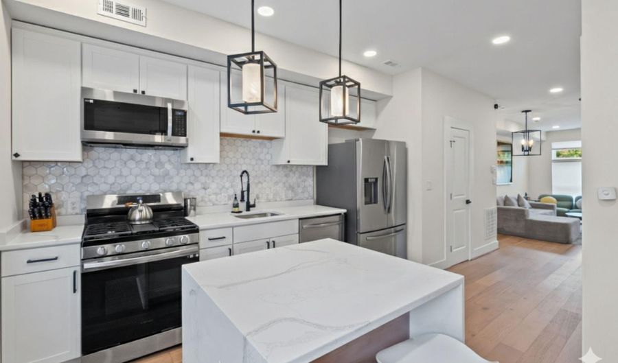 1347 HERKIMER St, Baltimore, MD 21223 - 2 Beds, 3 Bath
