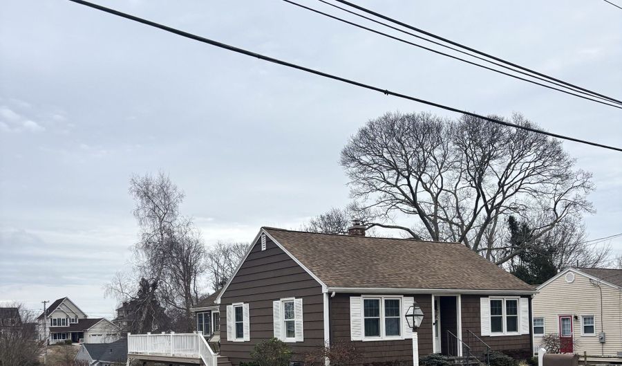 28 Bayberry Ln, Groton, CT 06340 - 3 Beds, 2 Bath