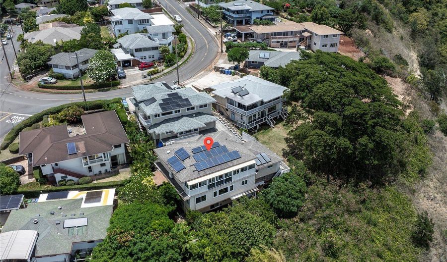 2407 St Louis Dr B, Honolulu, HI 96816 - 5 Beds, 4 Bath