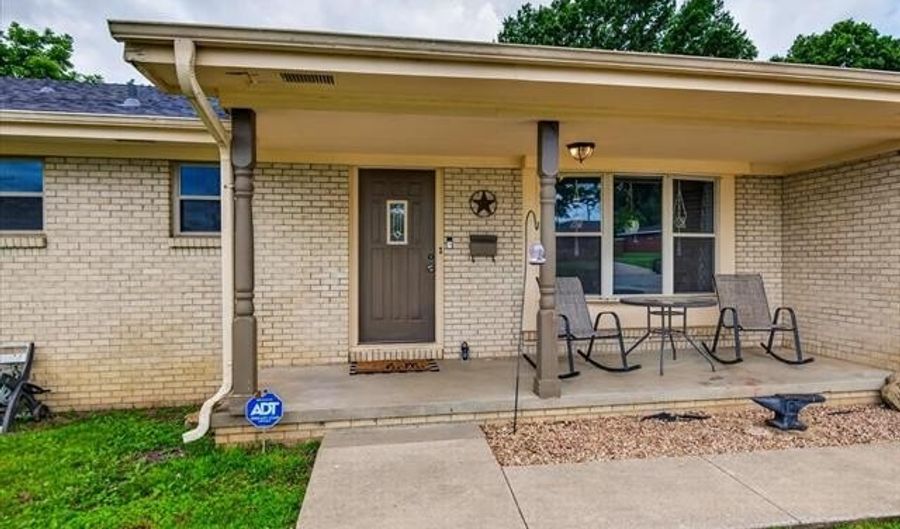 1621 Harris Dr, Bartlesville, OK 74006 - 3 Beds, 2 Bath