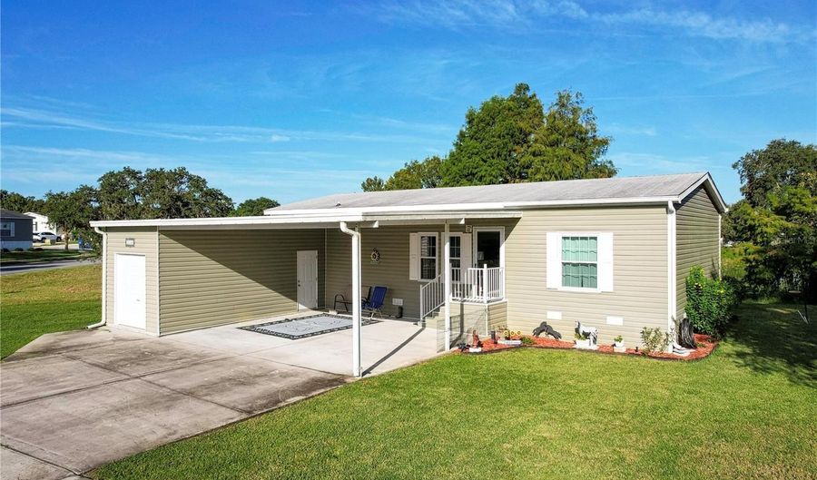 25144 SPANISH MOSS Cir, Astatula, FL 34705 - 3 Beds, 2 Bath