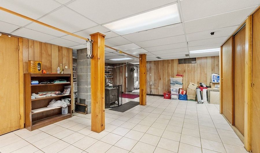 298 Vine St, Athol, MA 01331 - 4 Beds, 2 Bath