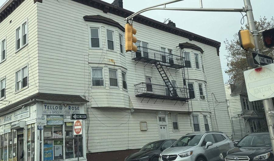 375 KENNEDY Blvd 4, Bayonne, NJ 07002 - 3 Beds, 1 Bath