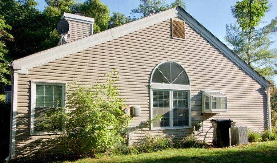 395 Terrace Ln, Bedminster, NJ 07921 - 2 Beds, 2 Bath