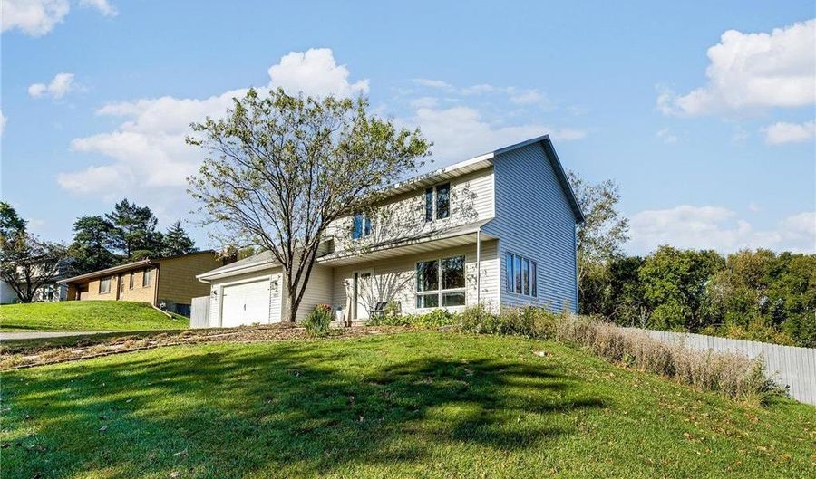 15979 Harwell Ave, Apple Valley, MN 55124 - 5 Beds, 4 Bath