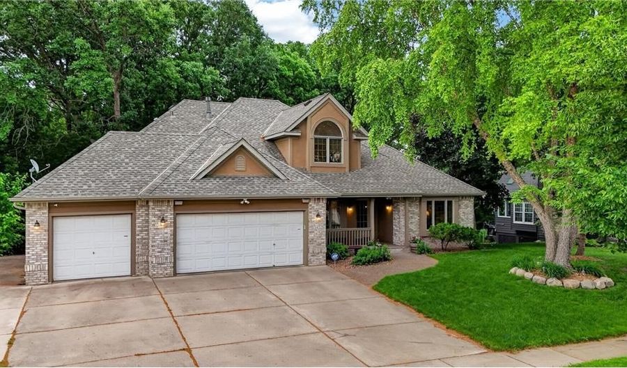 13452 Flagstaff Ave, Apple Valley, MN 55124 - 4 Beds, 3 Bath