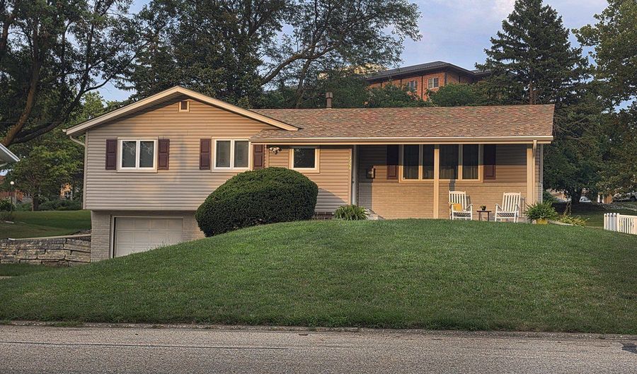 1208 Roosevelt Dr, Atlantic, IA 50022 - 3 Beds, 2 Bath