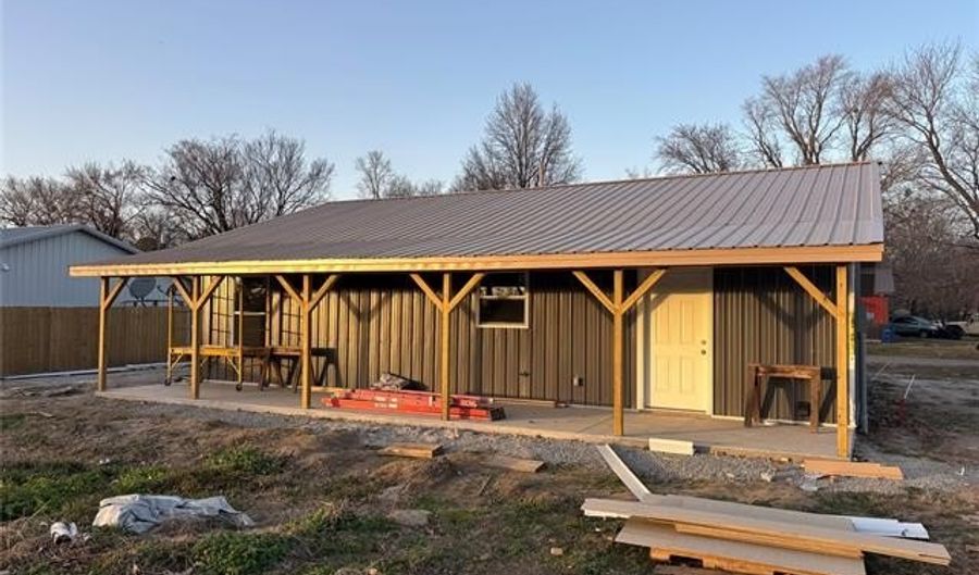 207 NE 2nd St, Adair, OK 74330 - 3 Beds, 2 Bath