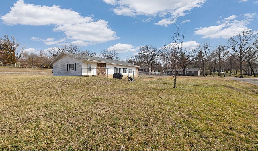 1302 Valley Ave, Ava, MO 65608 - 2 Beds, 1 Bath