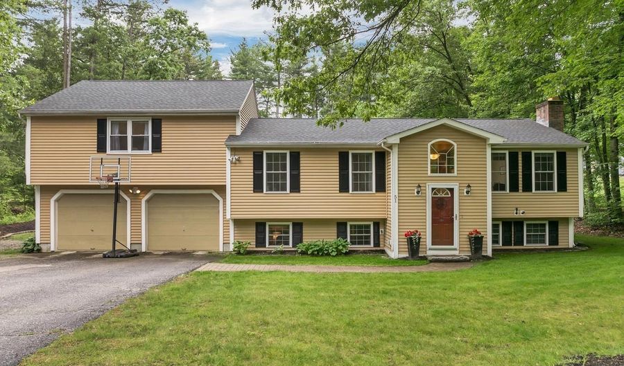 51 Palomino Ln, Bedford, NH 03110 - 3 Beds, 2 Bath
