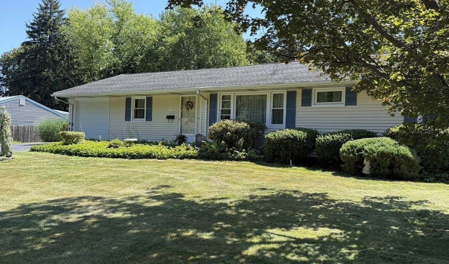 125 Curve Hill Rd, Cheshire, CT 06410 - 3 Beds, 2 Bath