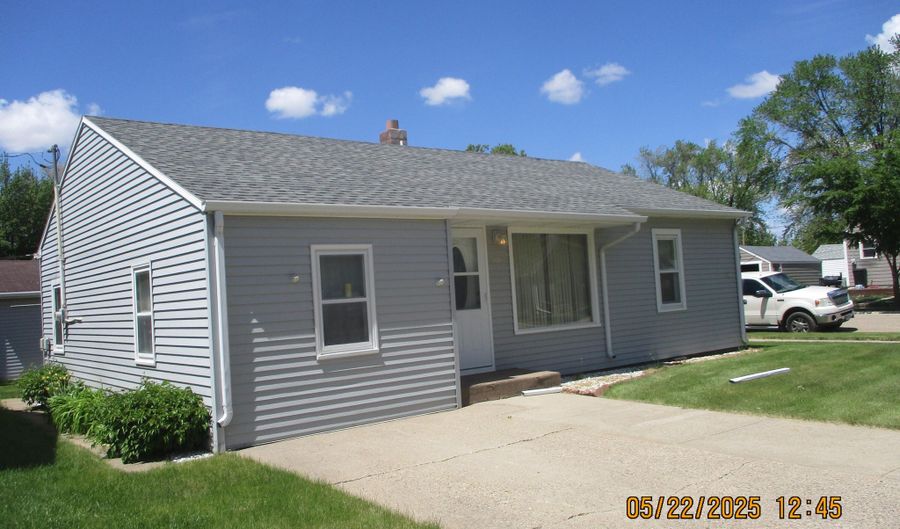 523 N Jackson St, Aberdeen, SD 57401 - 3 Beds, 1 Bath