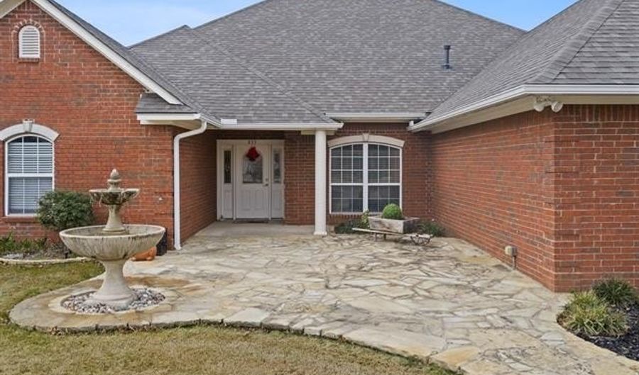 833 Franklin Dr, Ardmore, OK 73401 - 5 Beds, 4 Bath