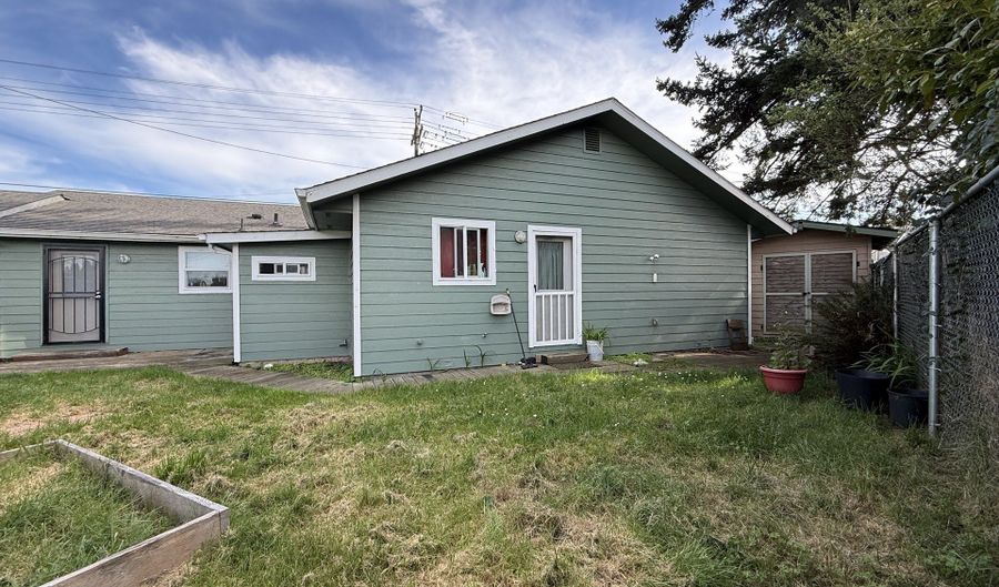 515 PACIFIC Ave, Brookings, OR 97415 - 3 Beds, 3 Bath