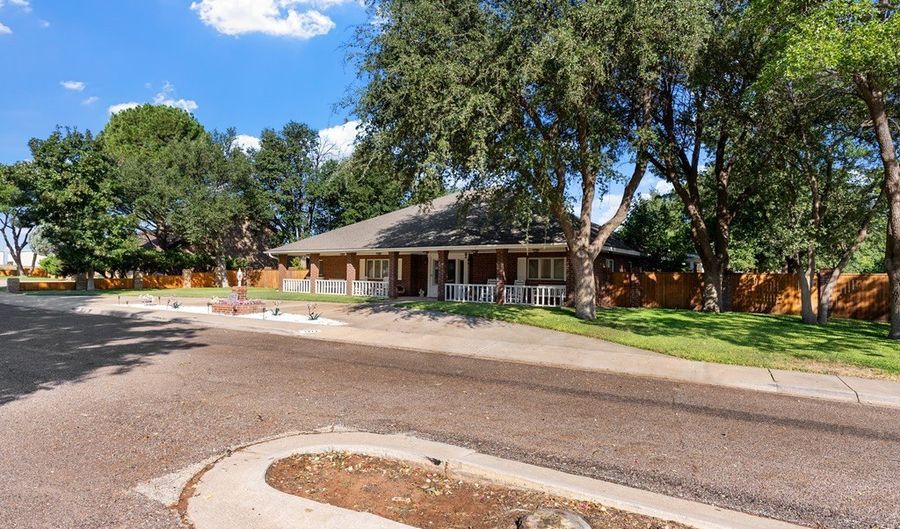 1512 Heritage Blvd, Andrews, TX 79714 - 4 Beds, 3 Bath