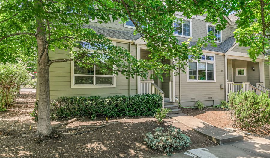 411 N Mountain Ave, Ashland, OR 97520 - 3 Beds, 3 Bath