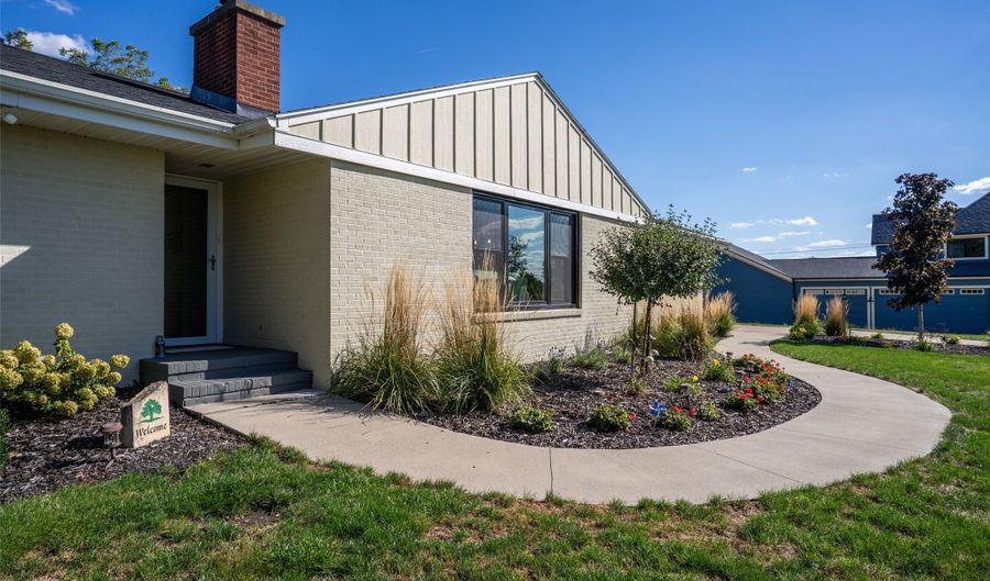 713 17th Ave SW, Altoona, IA 50009 - 3 Beds, 3 Bath