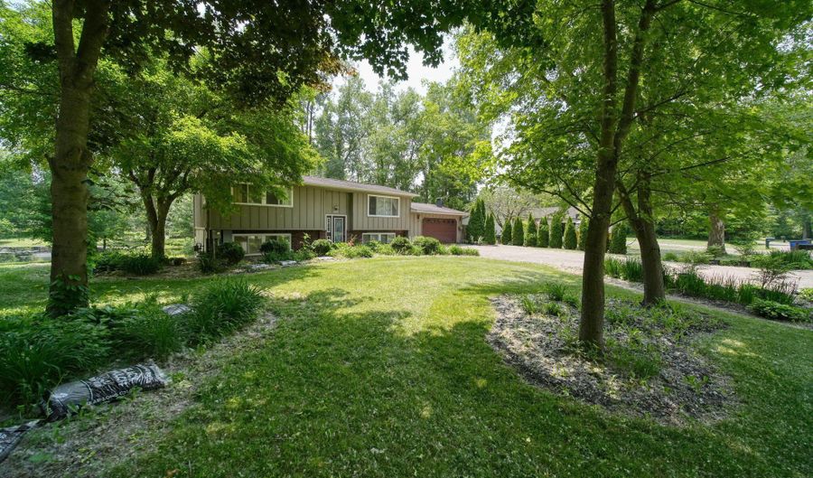 4787 Hooks Mill Rd, Adrian, MI 49221 - 2 Beds, 2 Bath