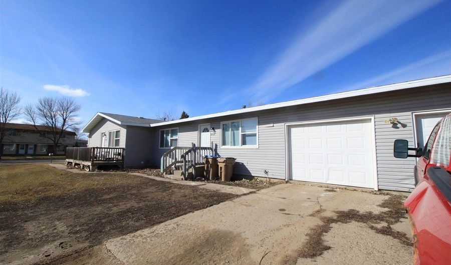 2036 2038 8th St NW, Minot, ND 58703 - 4 Beds, 2 Bath