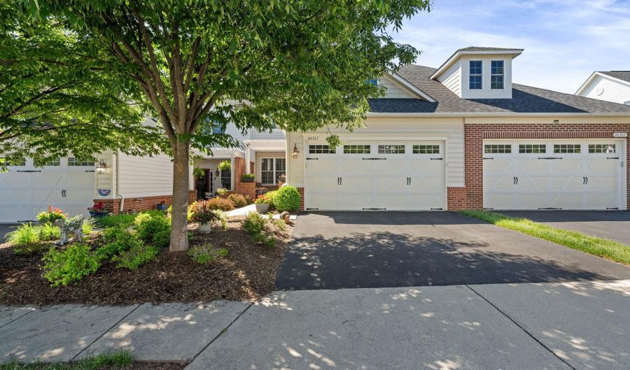 44367 OAKMONT MANOR Sq, Ashburn, VA 20147 - 2 Beds, 3 Bath