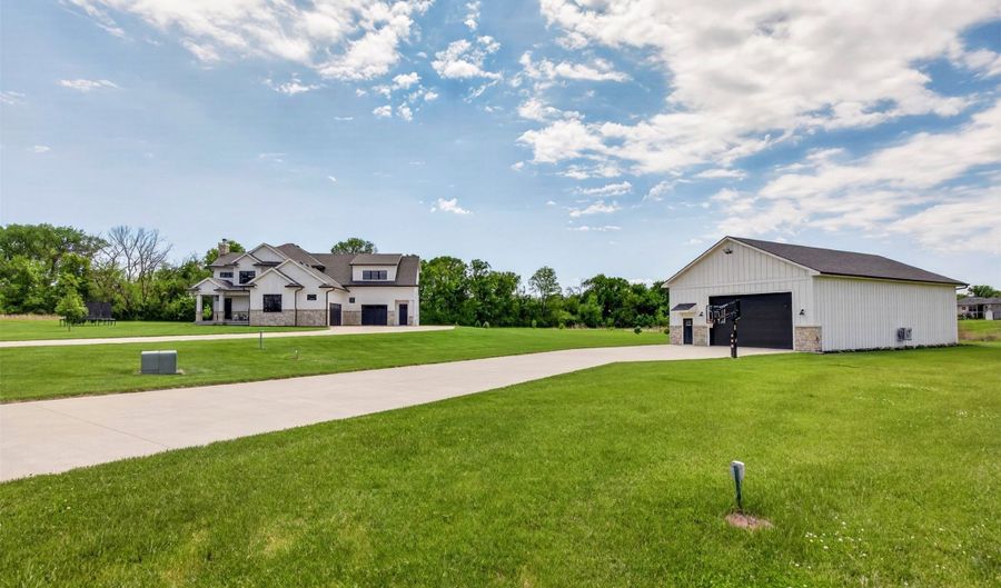 24913 Covenant Ln, Adel, IA 50003 - 4 Beds, 4 Bath