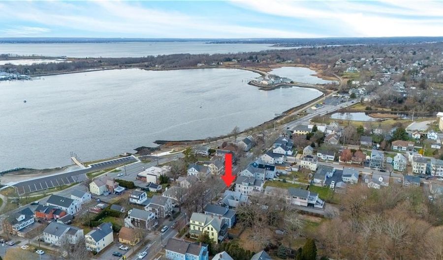 694 Hope St, Bristol, RI 02809 - 6 Beds, 2 Bath