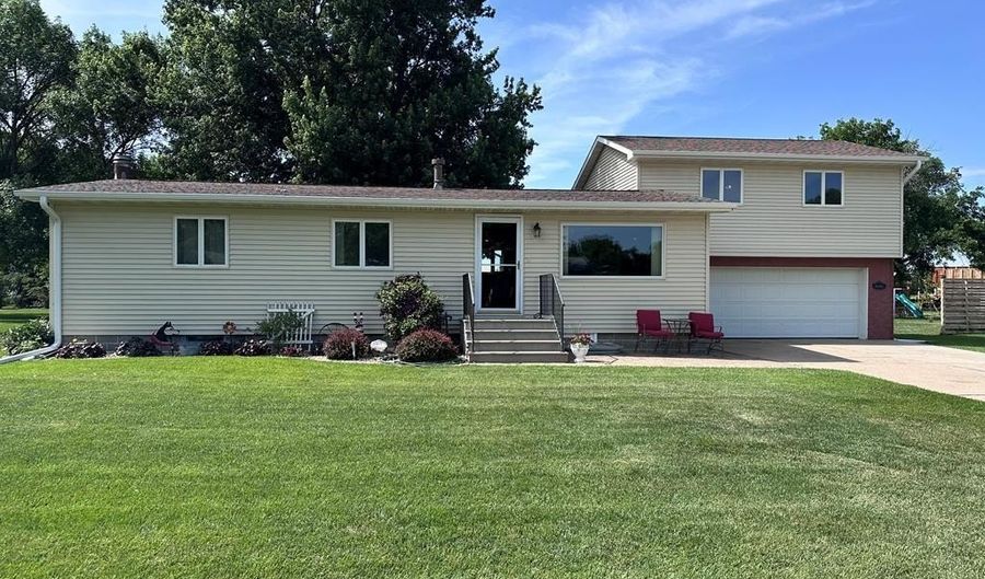 128 Mark St, Aurora, NE 68818 - 3 Beds, 1 Bath