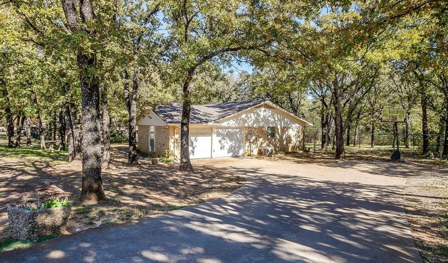 4528 Oak Dr, Alvarado, TX 76009 - 3 Beds, 2 Bath